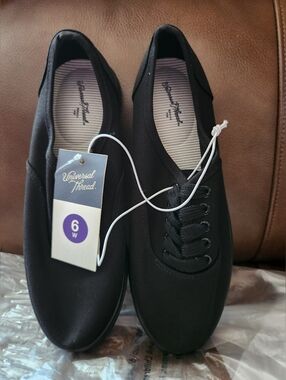 Universal Thread Black Women's Slip-On Lace-Up Canvas Sneakers